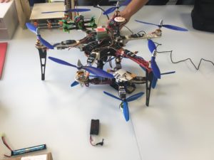 Droni in scala: l'esacottero di Dietrich, il nostro quadricottero e il drone fpv di Stefano Ledda